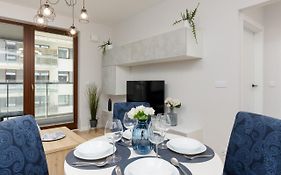 Arkadia Wola Apartment With Parking By Noclegi Renters